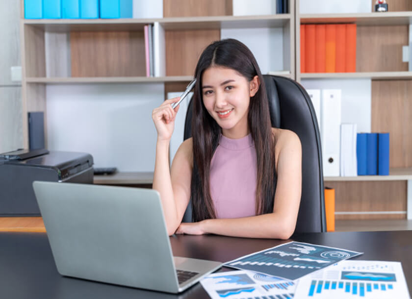 18 55 540865495office girl 1