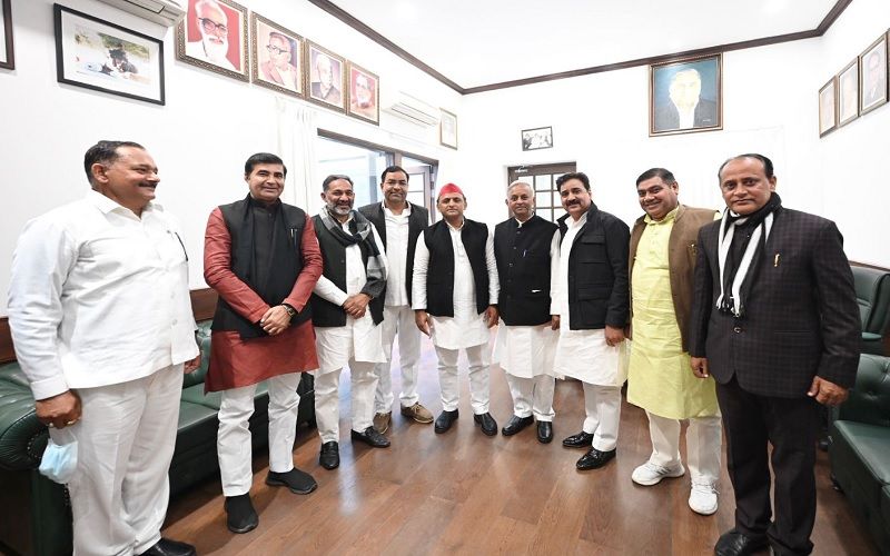 UP Assembly Elections 2022 New political developments in Noida Gautam Budh Nagar dozens BSP leaders joins SP