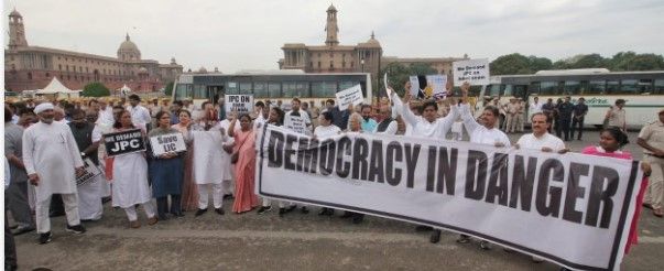 Rahul Gandhi : राहुल को अयोग्य ठहराए जाने के विरोध में विपक्षी दलों का बहिर्गमन