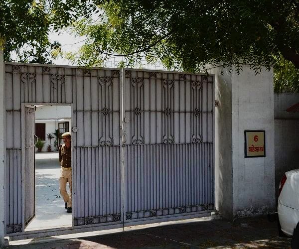 Lucknow News : कैबिनेट मंत्री नंदी को लेकर फिर चर्चा में आया बंगला नंबर- 6