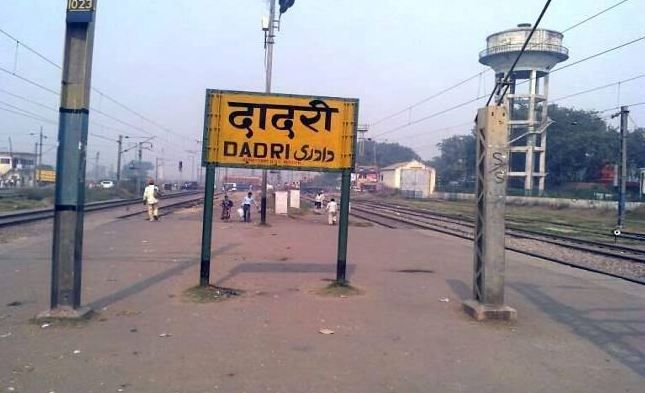 Noida News : मनचले की शिकायत करना छात्रा के पिता को पड़ा भारी, परिजनों ने तोड़ डाले दांत