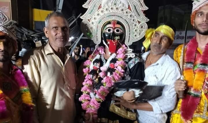 ग्रेटर नोएडा में दिखा अदभुत नजारा, निकाली गयी महाकाली की शोभायात्रा