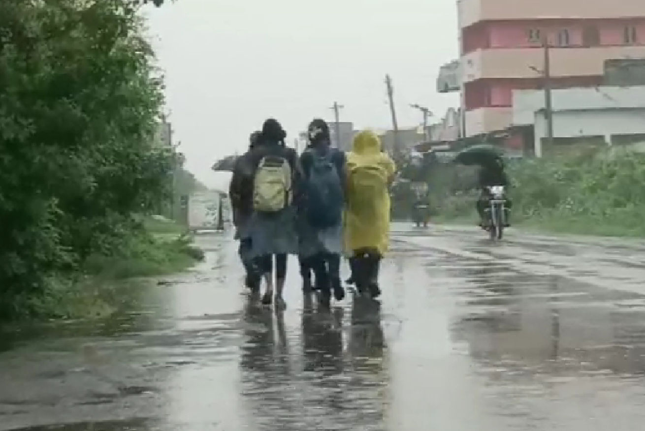 Tamil Nadu Rain: तमिलनाडु में भारी बारिश, कुन्नूर और कोटागिरी के सभी सरकारी और निजी स्कूल आज बंद