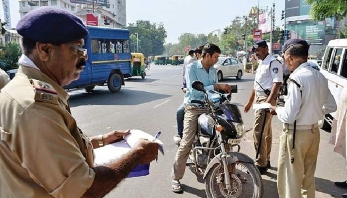 हेलमेट नहीं पहनने पर दफ्तर में 'नो एंट्री', कट सकता है तगड़ा चालान!