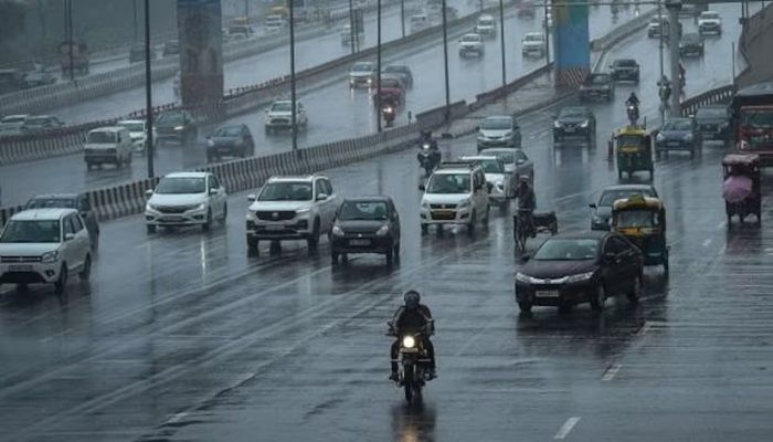 दिल्ली-एनसीआर में बदला मौसम ने मिजाज, कई इलाकों में हुई बारिश...