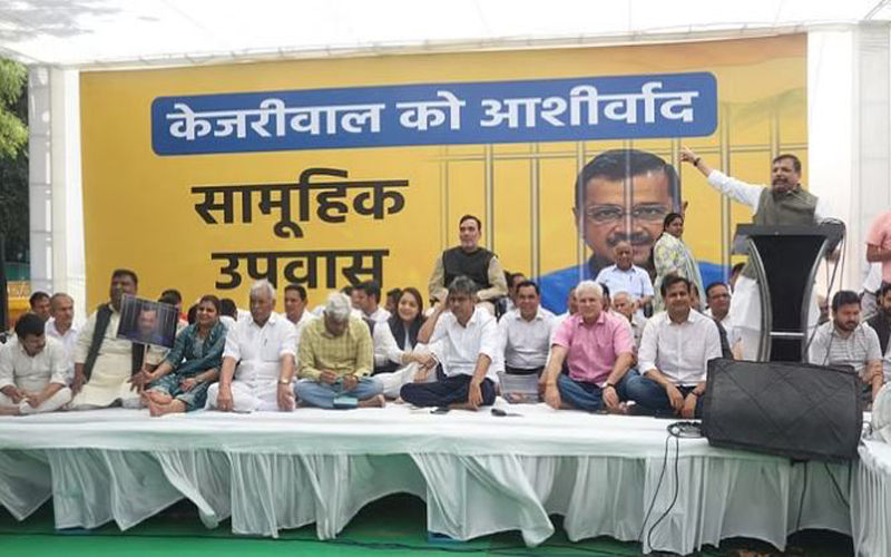 अरविंद केजरीवाल के लिए आप के कार्यकर्ता सामूहिक उपवास पर, देश भर में कार्यक्रम