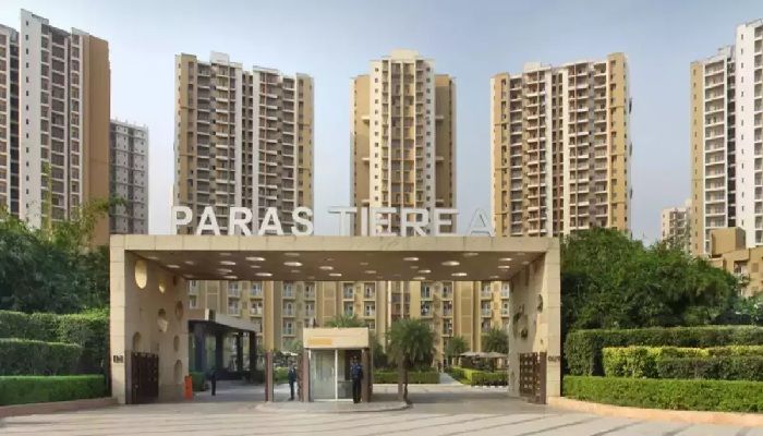 Paras