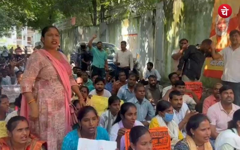 Teacher candidates protest in UP