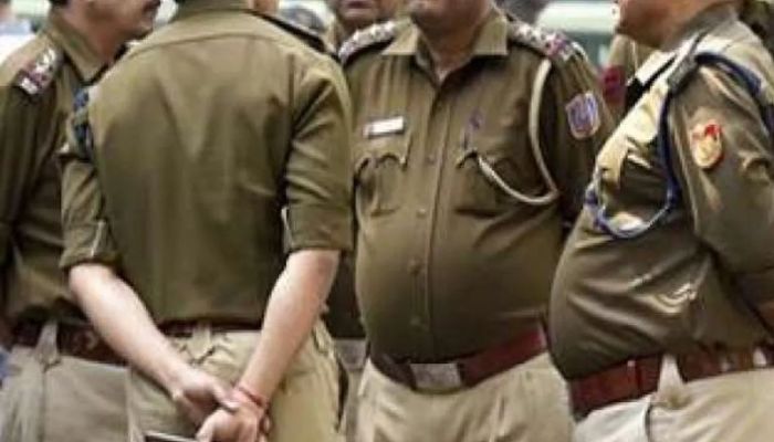 Noida police 6