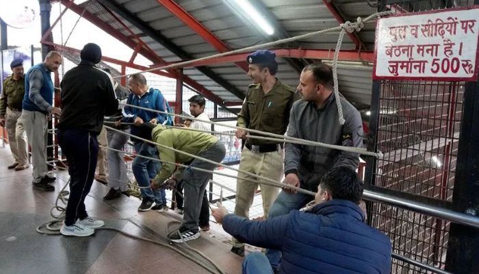 अब टिकट दिखाने के बाद ही प्लेटफॉर्म पर मिलेगी एंट्री, भगदड़ के बाद बनाए गए नए नियम