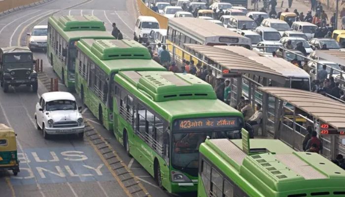दिल्ली की जनता को भुगतना पड़ रहा है AAP का बड़ा खामियाजा, 1 अप्रैल से गायब होंगी 790 DTC बसें