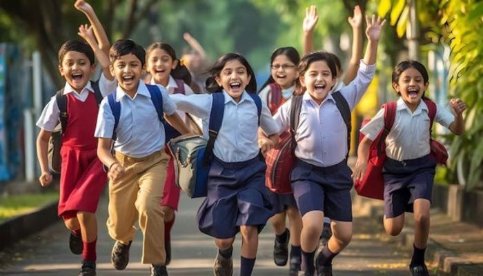 उत्तर प्रदेश सरकार ने विद्यार्थियों-शिक्षकों के लिए कर दिया बड़ा ऐलान, आराम से उठा सकेंगे छुट्टियों का मज़ा