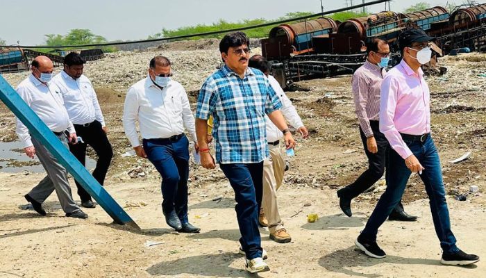नोएडा की सफाई व्यवस्था पर CEO की पैनी नजर, अधिकारियों को दिए नए निर्देश