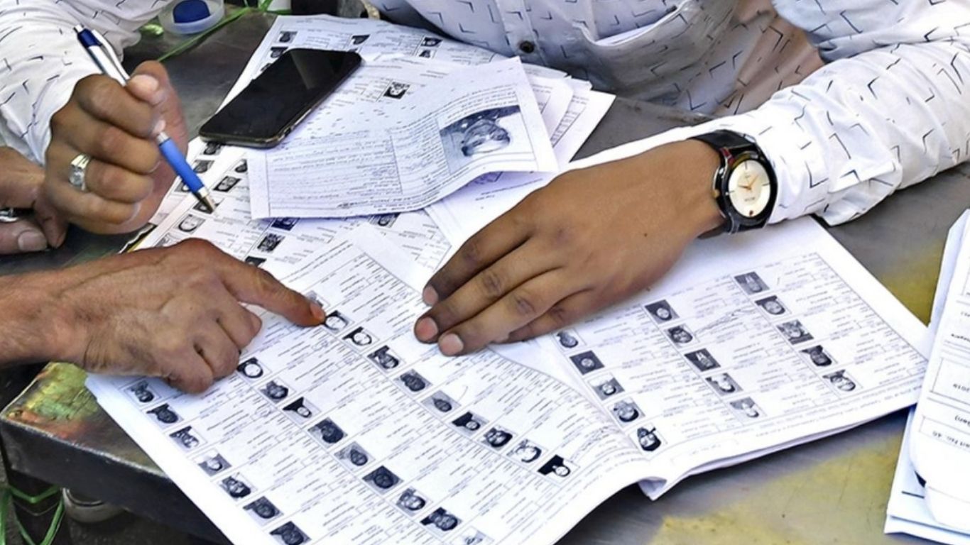 बिहार में वोटर लिस्ट पर सियासी संग्राम, 22 साल पुरानी सूची ने बढ़ाई हलचल