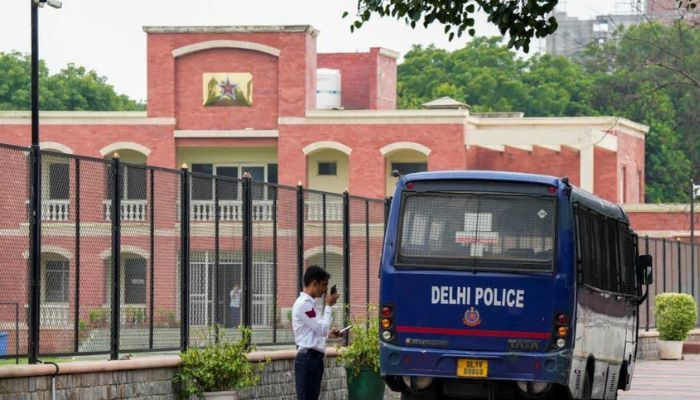 स्कूल के बच्चों पर मंडरा रहा बड़ा खतरा! आए दिन मिल रही धमकियां
