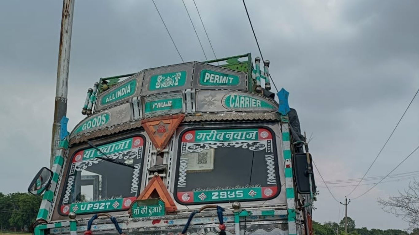 हाईटेंशन लाइन की चपेट में कैसे आया चालक? हुई मौत