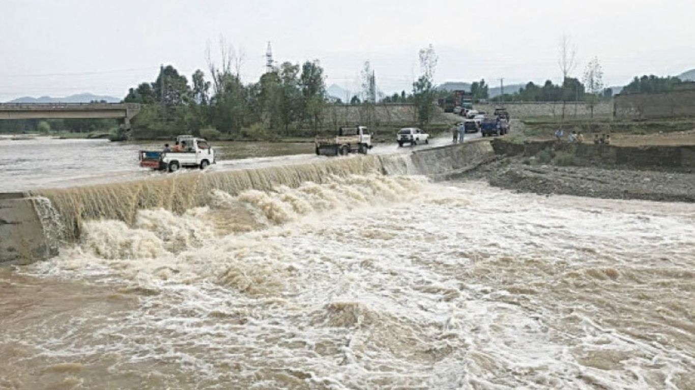 पाकिस्तान में मानसूनी बारिश में 19 की मौत, बाढ़ का खतरा बढ़ा