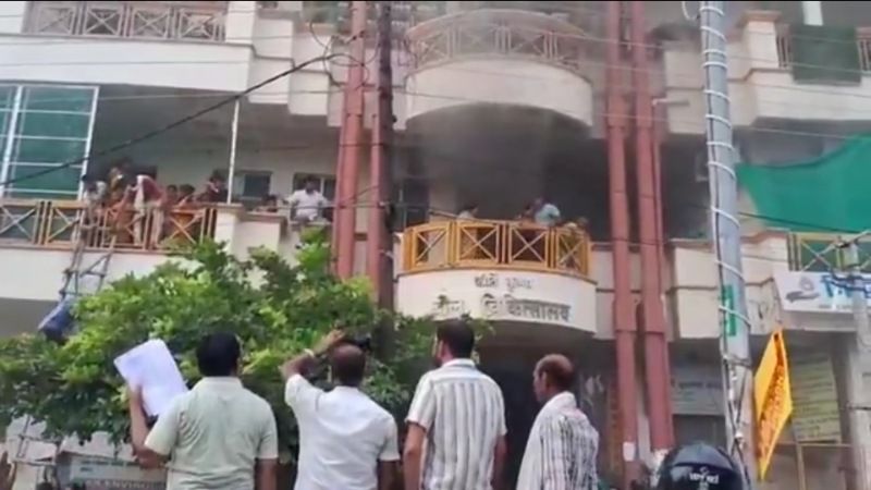 हरदोई: बच्चों के अस्पताल में भीषण आग, 24 से ज़्यादा मासूमों की जान पर बनी