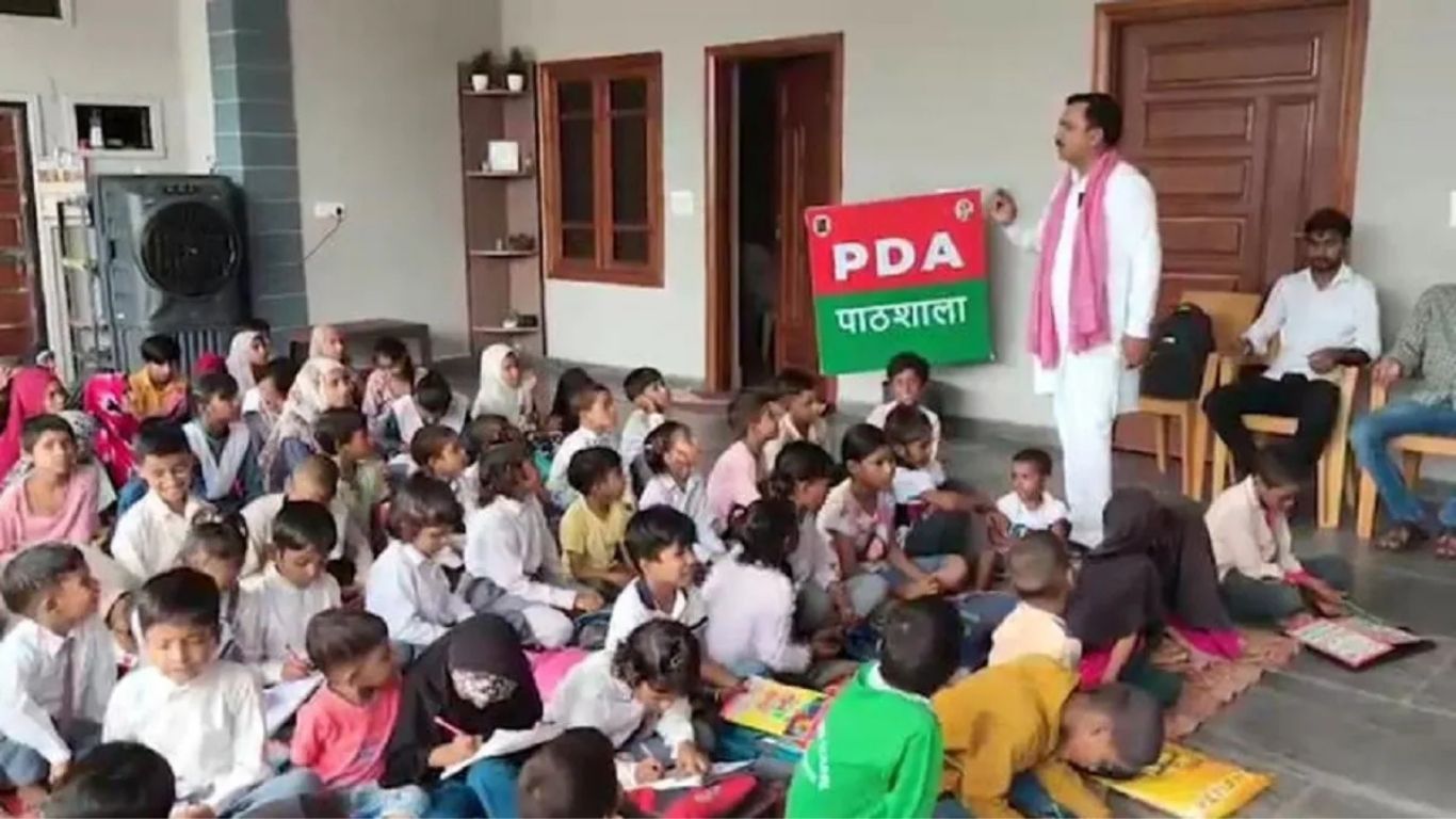 A फॉर अखिलेश, M से मुकदमा ! बच्चों को सियासत पढ़ाना पड़ा महंगा