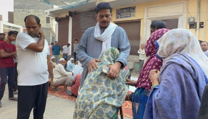 जेवर विधायक ने अनिकेत के परिवार से की मुलाकात, कहा-दोषियों को बख्शा नहीं जाएगा