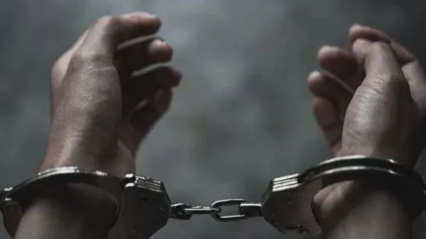 ग्रेटर नोएडा में घरों में चोरी करने वाला बदमाश गिरफ्तार