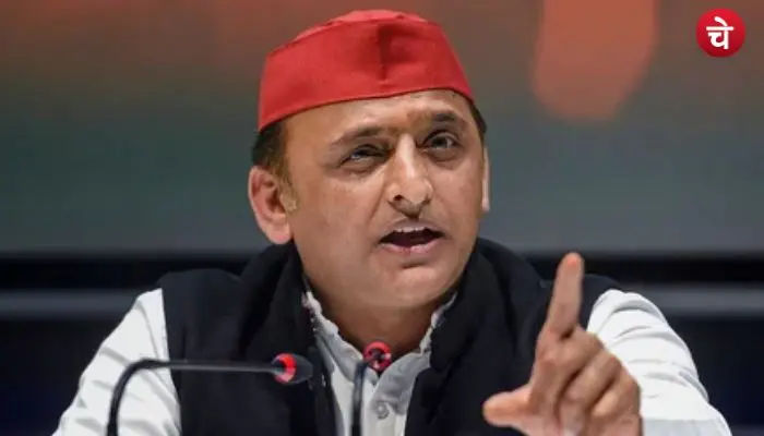अखिलेश यादव ने सरकार पर हमला बोलते हुए कहा, चुनावों में पैसे बांटती है भाजपा