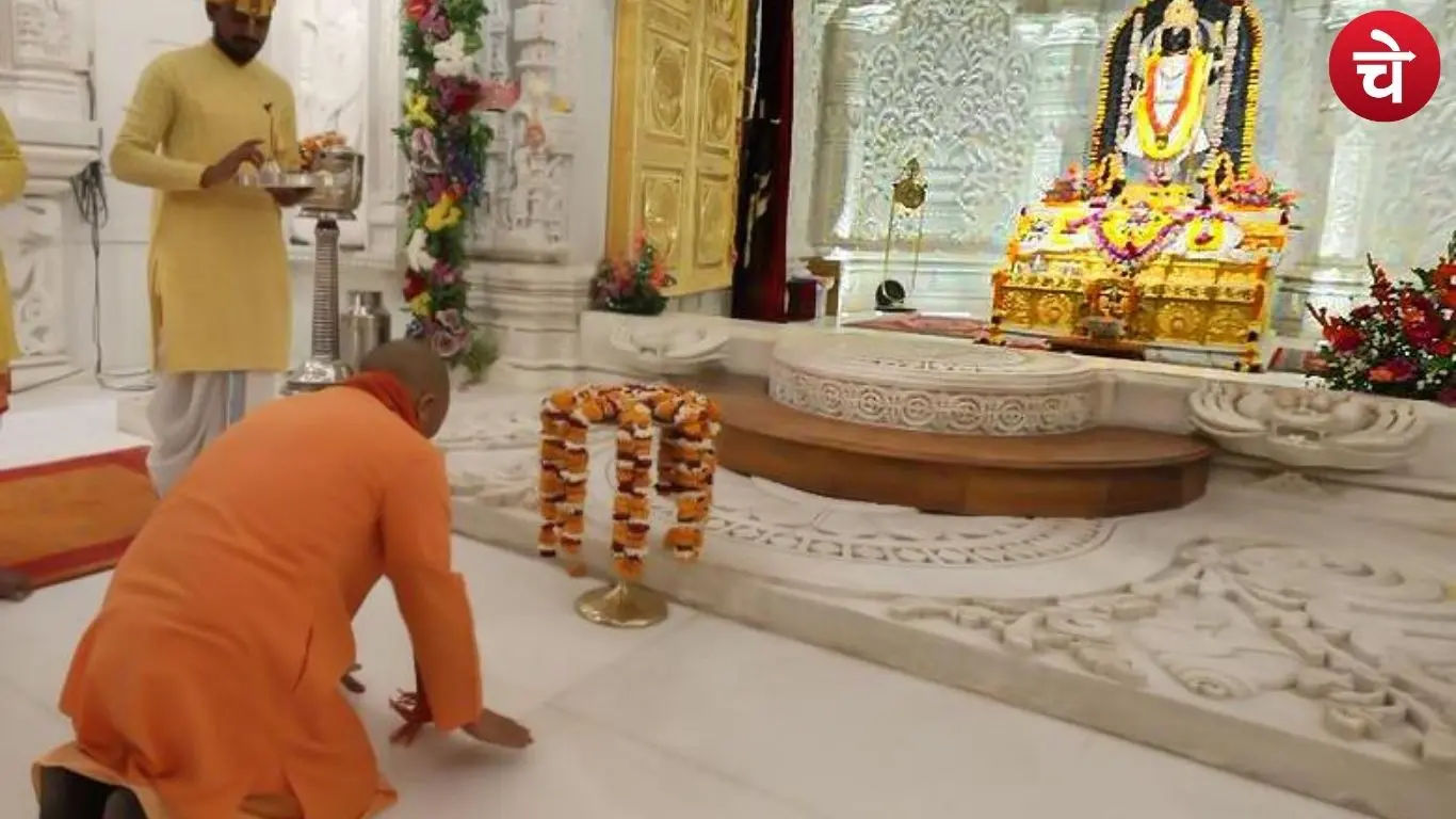 श्रीराम जन्मभूमि, अयोध्या में दर्शन पूजन करते मुख्यमंत्री योगी आदित्यनाथ