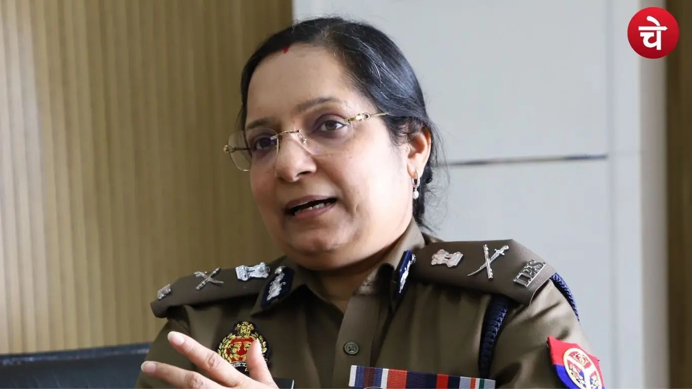 नोएडा की पुलिस कमिश्नर श्रीमती लक्ष्मी सिंह