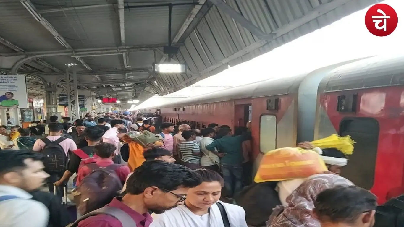 रेलवे का सख्त कदम भीड़ रोकने के लिए 13 स्टेशनों पर प्लेटफॉर्म टिकट बंद