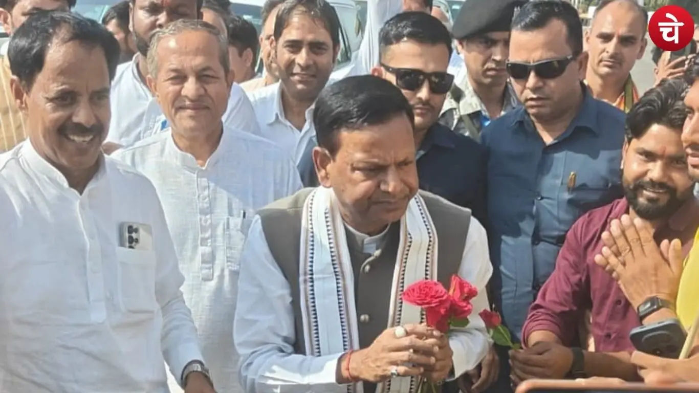 BJP Western Uttar Pradesh Regional President Nawab Singh Nagar and BJP Noida Metropolitan District President Mahesh Chauhan welcoming Pankaj Chaudhary at the DND