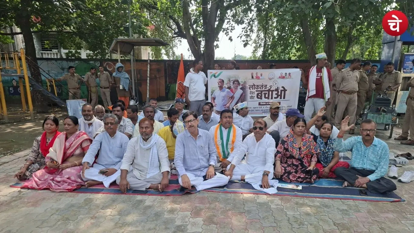 Congress holds a protest in Chandauli, Uttar Pradesh, demanding the resignation of Chief Election Commissioner Gyanesh Kumar