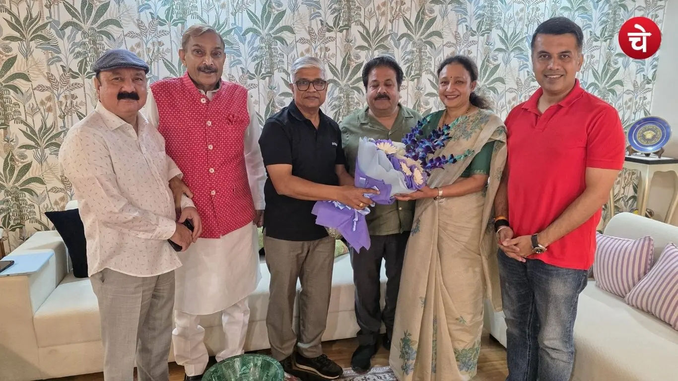 Congress party office bearers congratulating Aradhana Mishra Mona on becoming the new state president of the Congress party