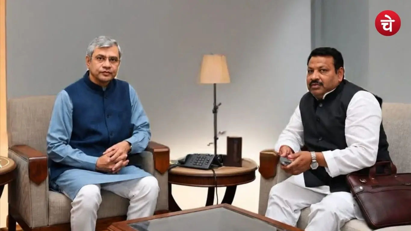 File photo of Union Railway Minister Ashwini Vaishnaw and Hathras MP Anoop Pradhan