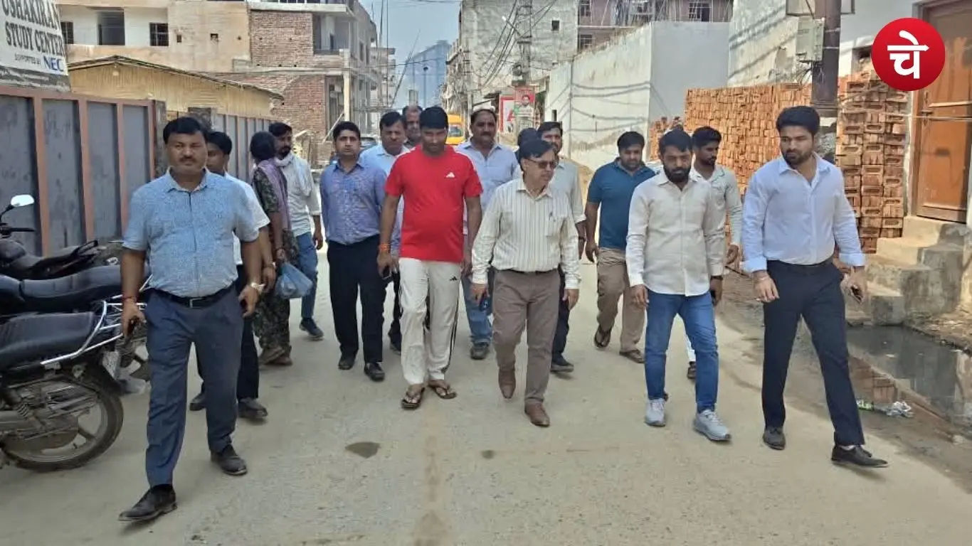नोएडा के इस गांव में सालों से जलभराव और गंदगी का संकट