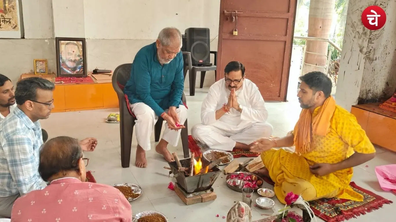 नोएडा के अंतिम निवास में ज्ञात अज्ञात पूर्वजों के लिए हुआ यज्ञ-हवन