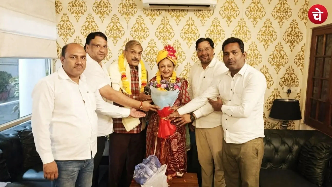 Noida Congress leader Satyendra Sharma and Congress workers welcoming Aradhana Mishra Mona