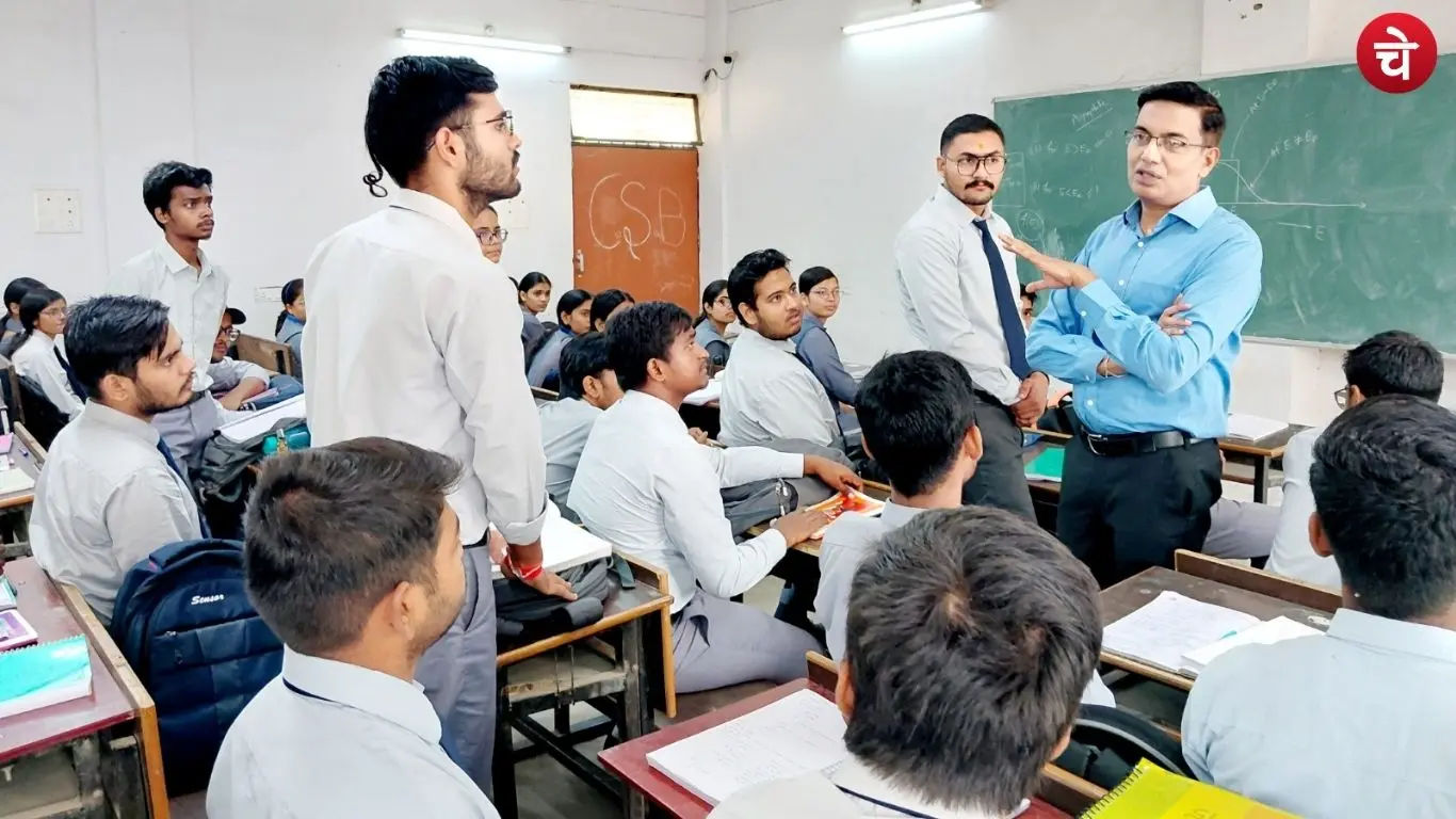Prayagraj Divisional Commissioner Dr. Lokesh M. conducting a surprise inspection at IERT