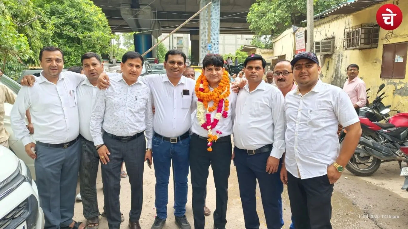 Deed writers welcoming victorious lawyers