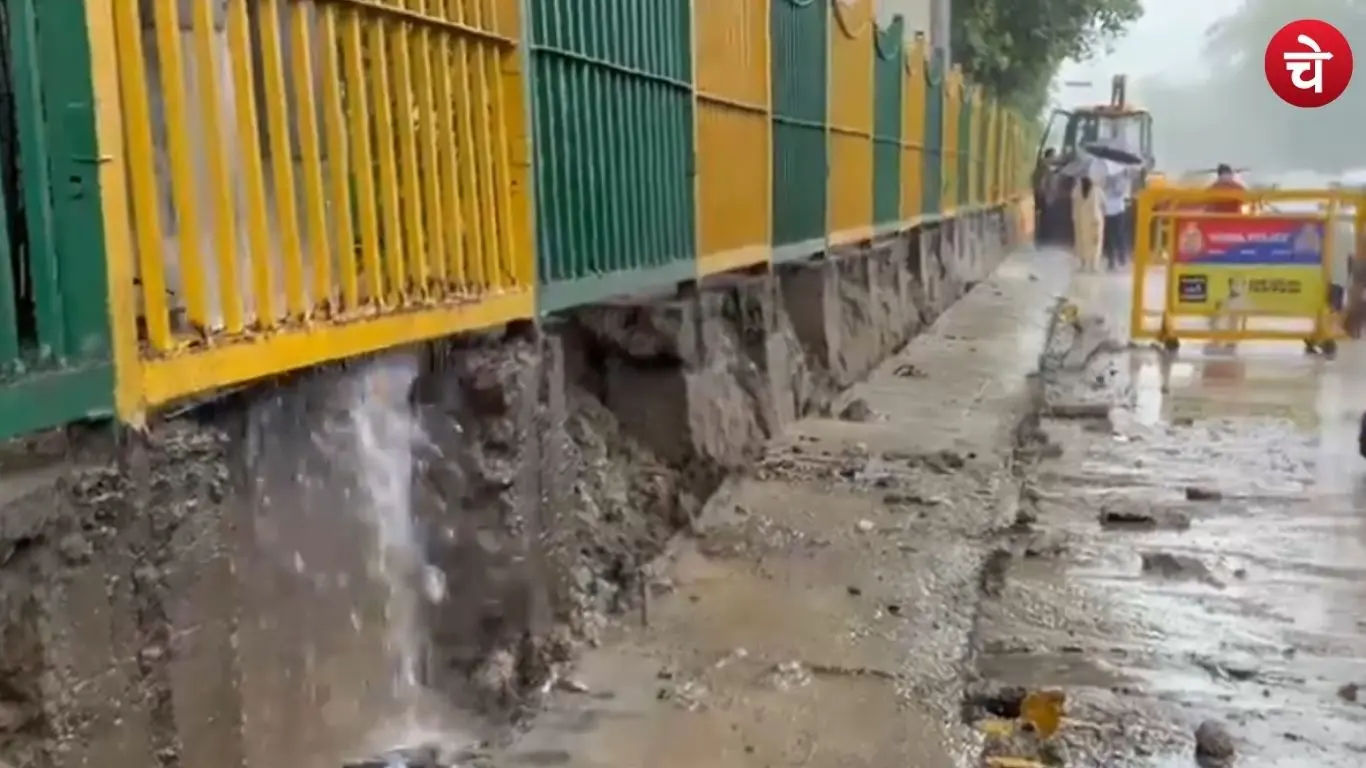 Divider collapses amidst rain