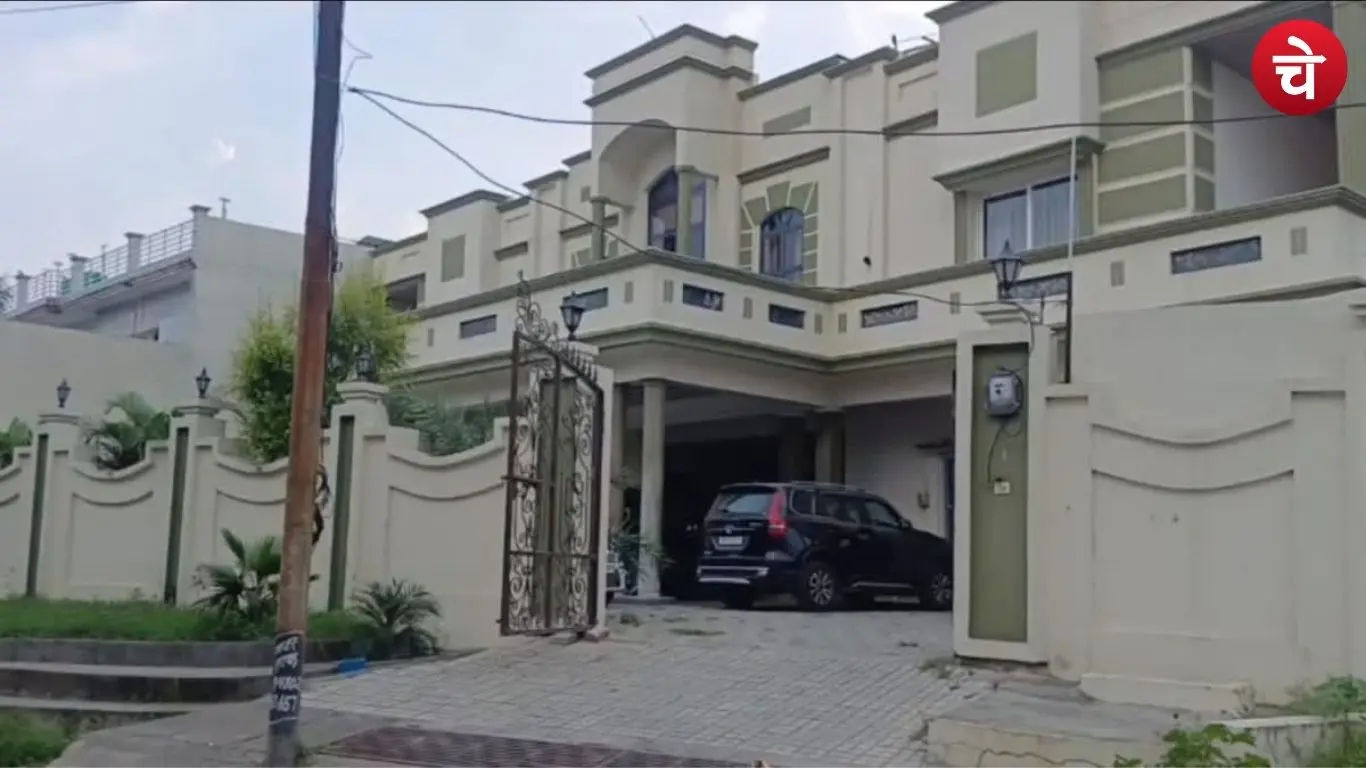Four crore Bungalow