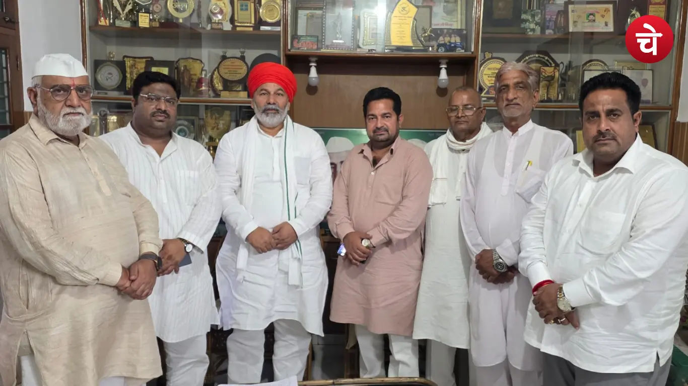 नोएडा के किसानों की समस्याओं को लेकर राकेश टिकैत से मिले अशोक भाटी