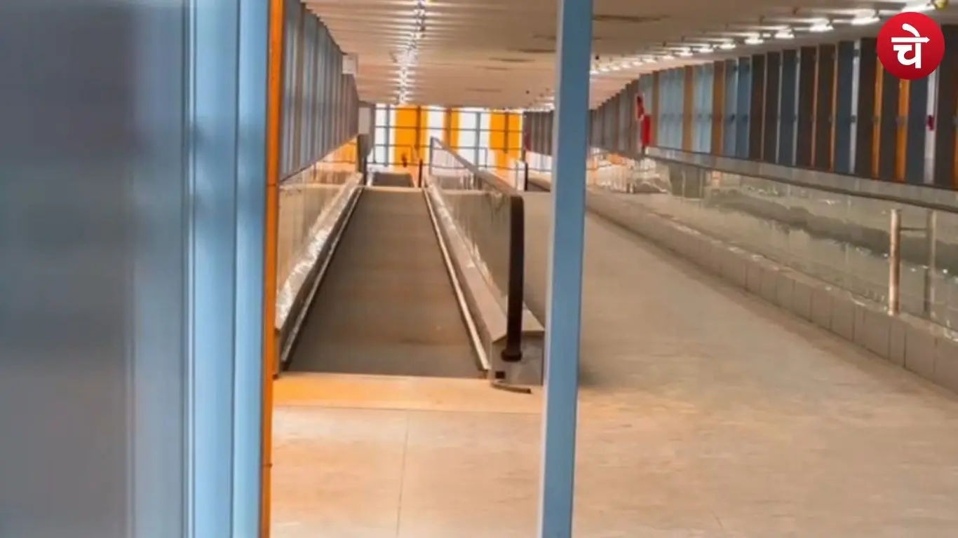 Noida Sector 51-52 Metro AC Skywalk