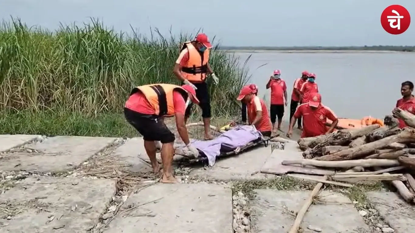 Photos of corpses floating in Uttar Pradesh rivers following the floods in Nepal