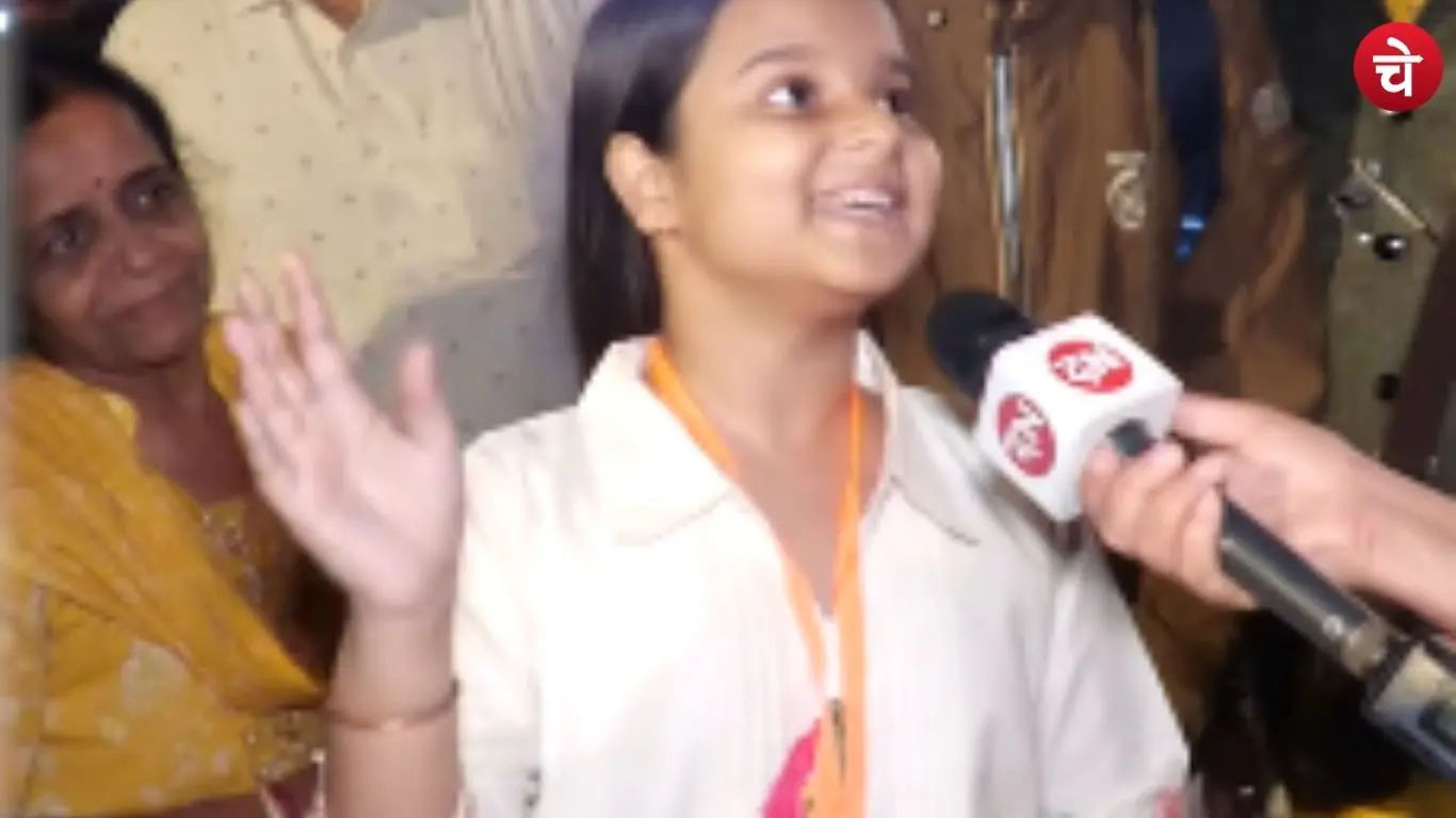 A girl from Uttar Pradesh reciting a poem about Shri Ram