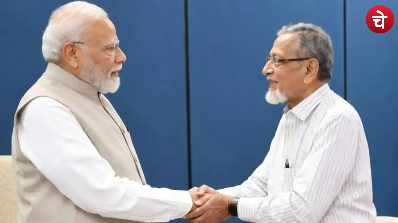 A photo of PM Modi meeting his childhood friend Asgar Ali