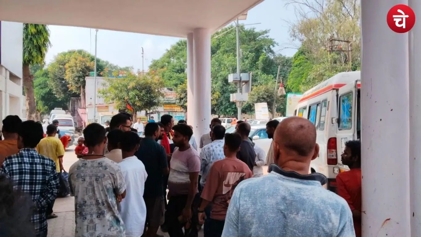 A photo of the crowd present at the scene following the tragic accident in Bahraich