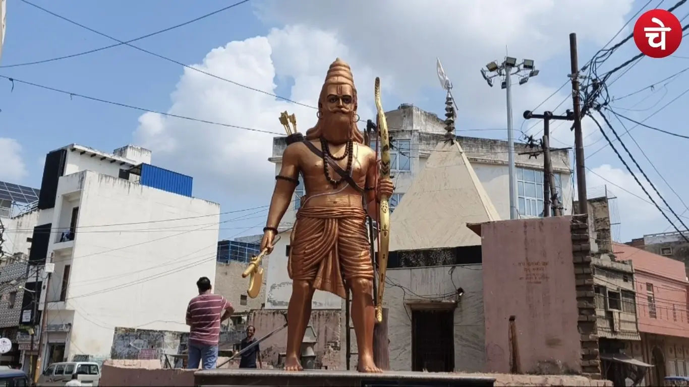 A photo of the statue of Lord Parashurama located in Hathras, Uttar Pradesh