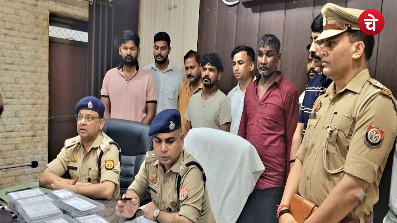 Accused arrested in a joint operation by the Uttar Pradesh Zamania police and SWAT Team B