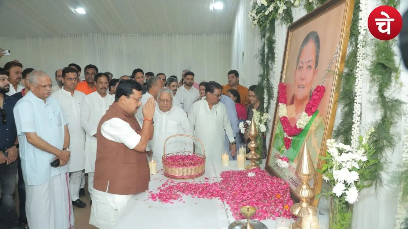 BJP National President Nitin Navin and National General Secretary (Organization) B.L. Santhosh paying tribute to Satyavati Mishra, wife of senior BJP leader Kalraj Mishra, in Noida.
