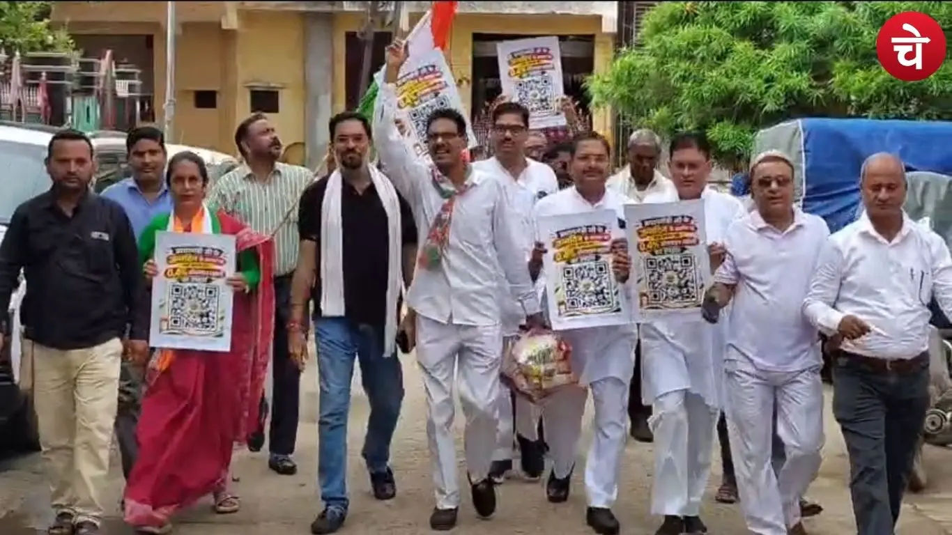 Congress workers protesting against UPI charges at the minister's residence in Banda